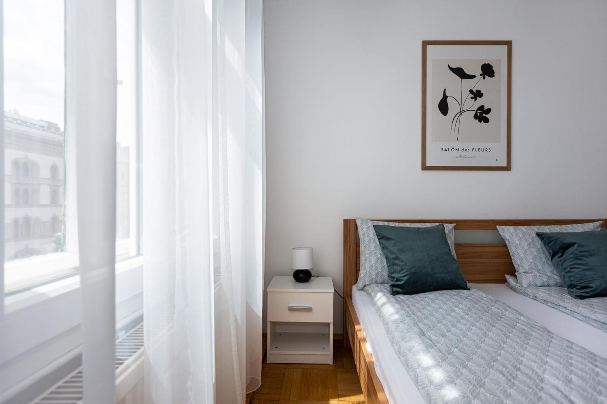 Urania Apartman *