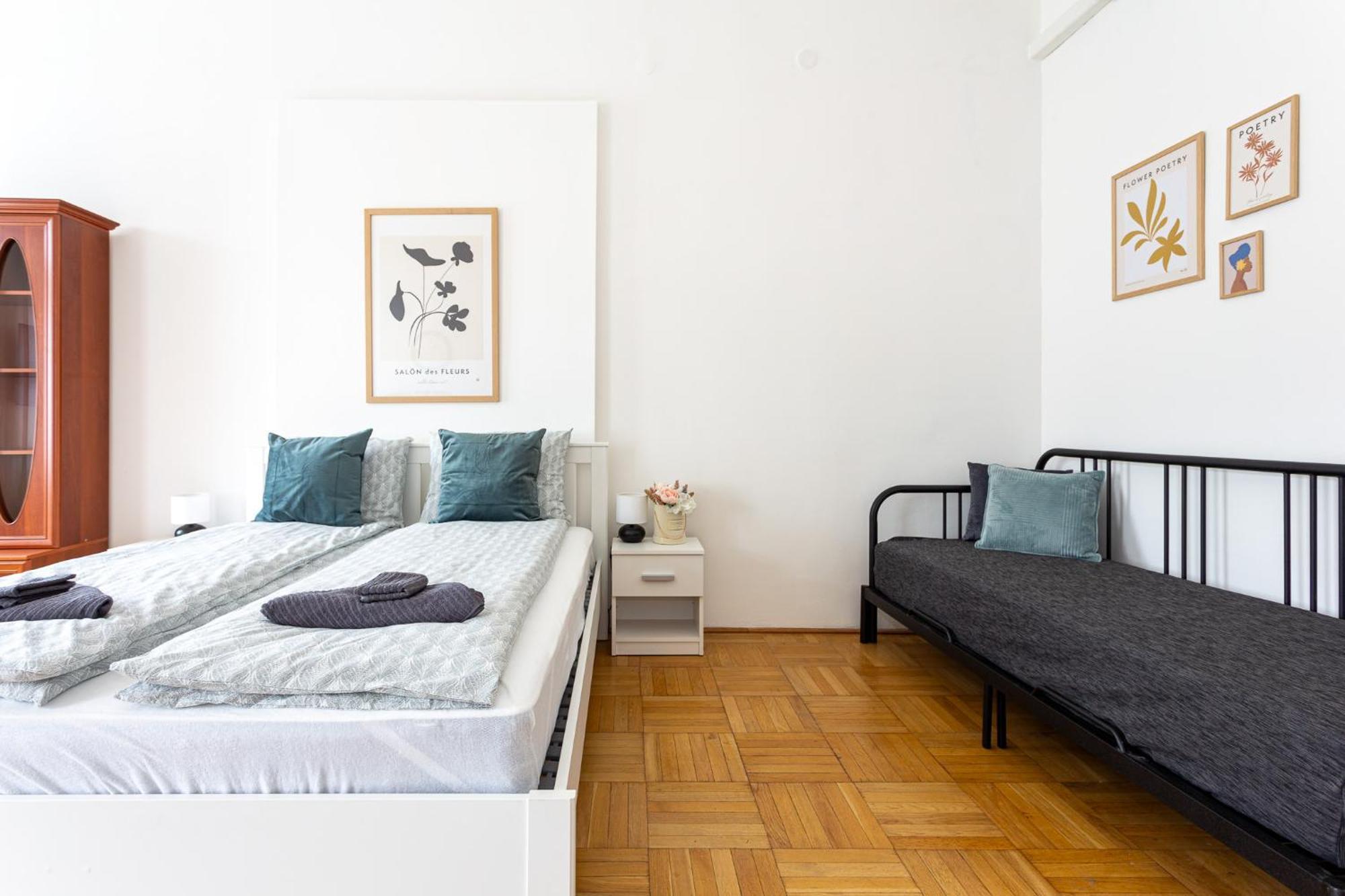 Urania Apartment *